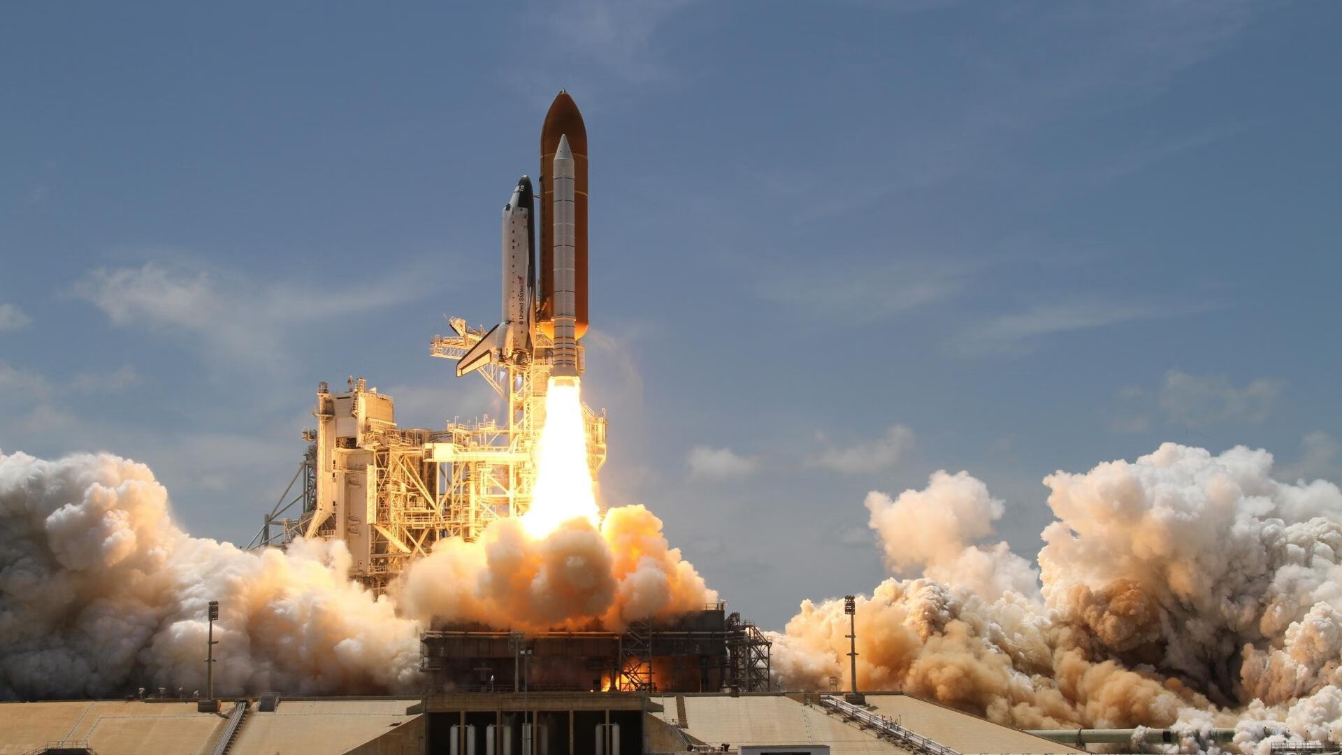 LEYU乐鱼体育官方网站-“英超强强对话：豪门对决激烈上演，榜首之争白热化”，英超豪门多