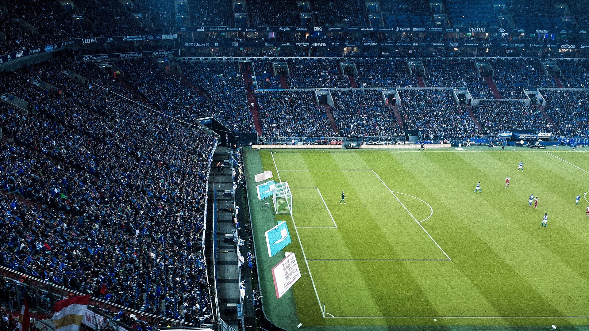 沃尔夫斯堡主场1-0战胜斯图加特，状态回暖，沃尔夫斯堡队主客场球衣