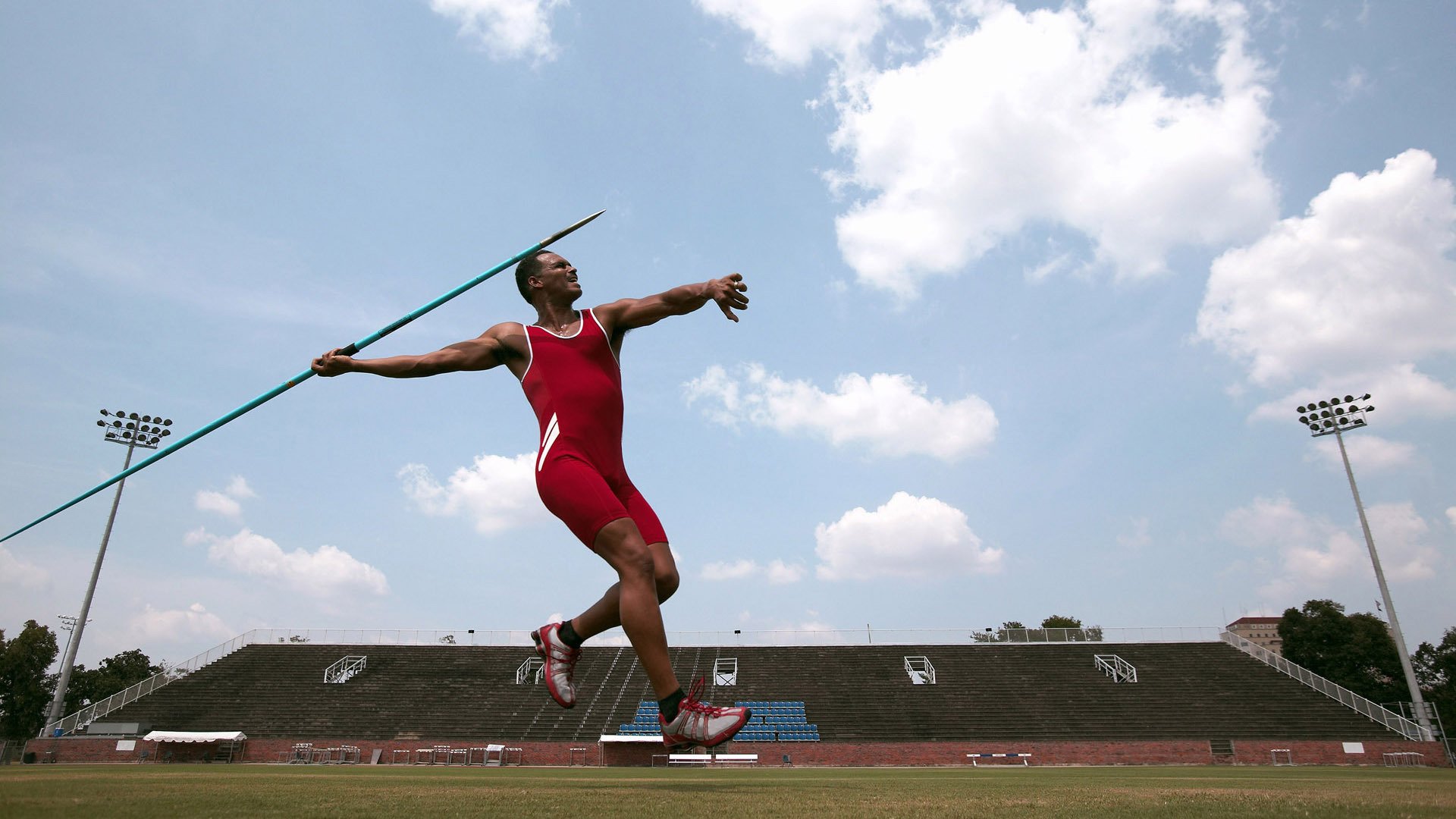 leyu乐鱼-_家庭趣味赛：全民动员，享受运动快乐_，家庭趣味运动会作文