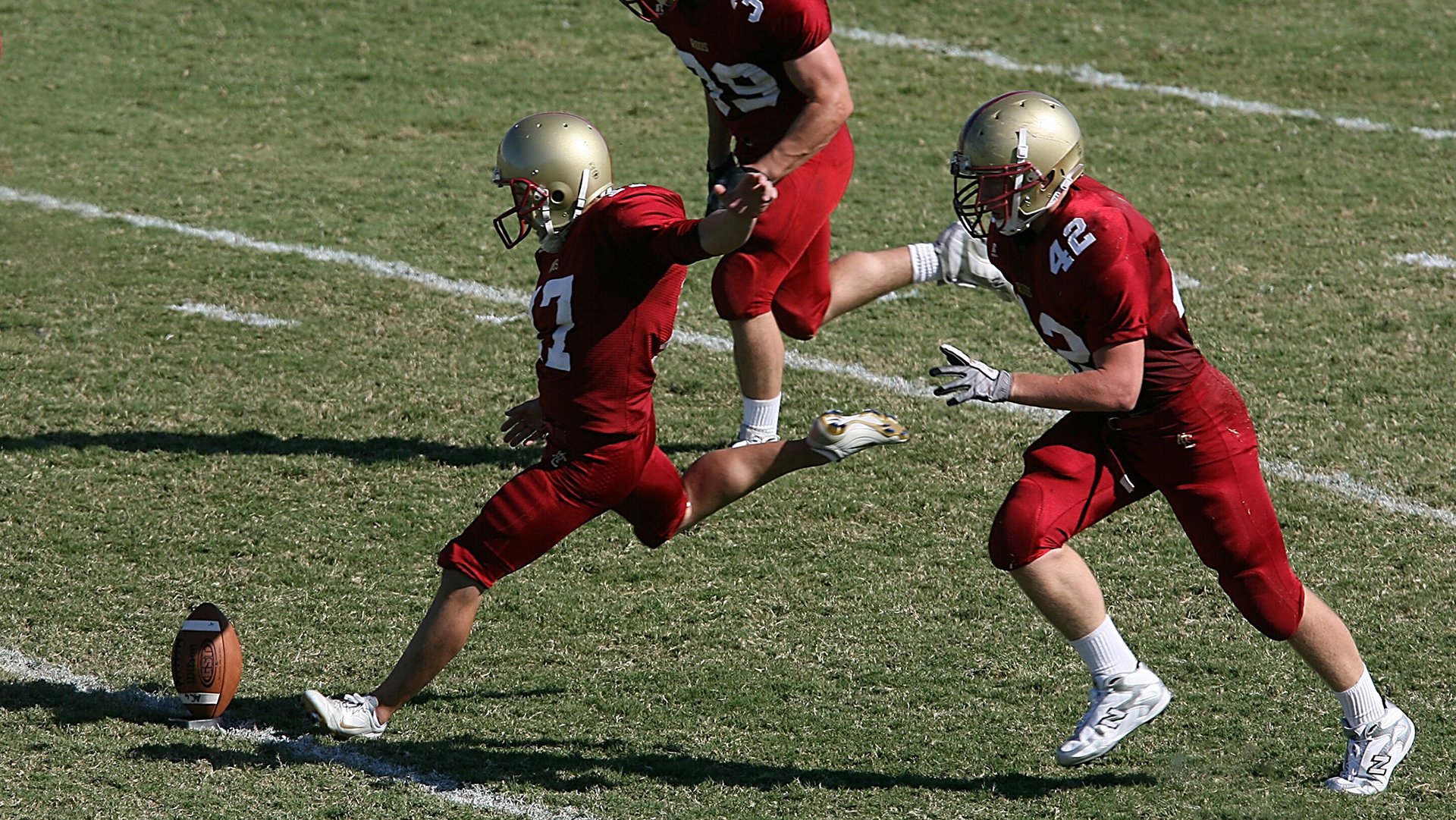 乐鱼体育网页版-国王主教练亲临高中校园，进行公益训练营，国王队主教练沃顿好吗